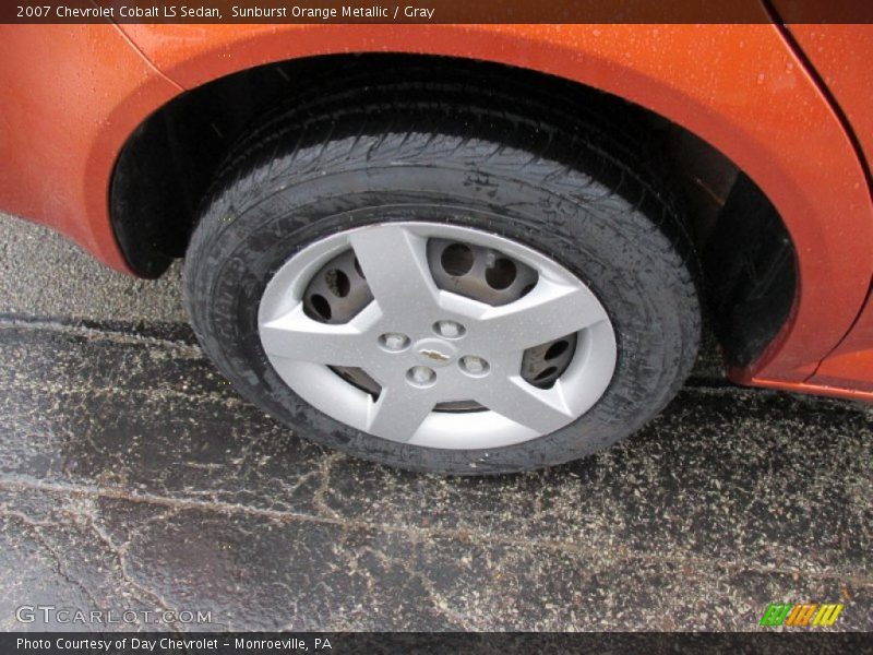 Sunburst Orange Metallic / Gray 2007 Chevrolet Cobalt LS Sedan