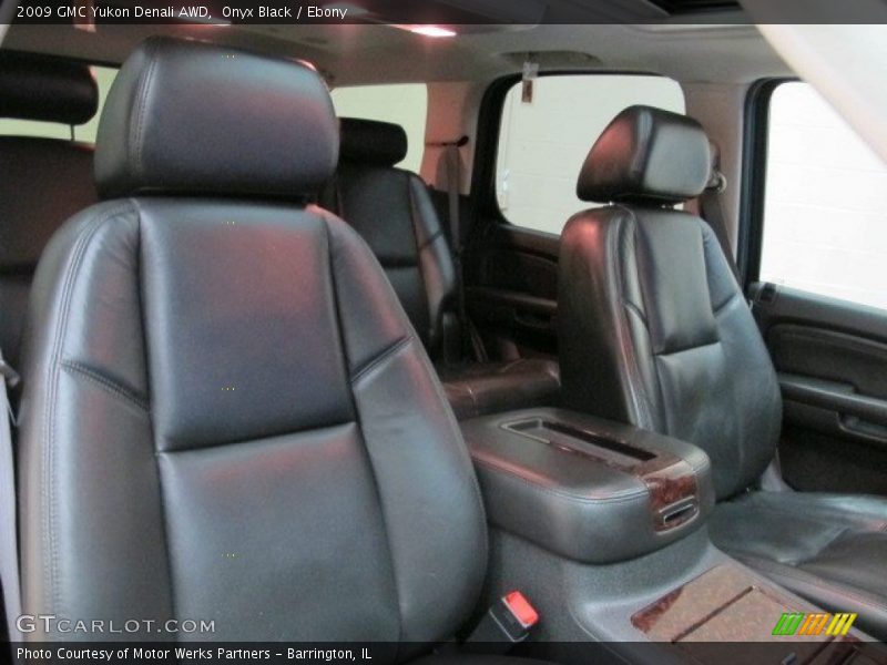 Onyx Black / Ebony 2009 GMC Yukon Denali AWD