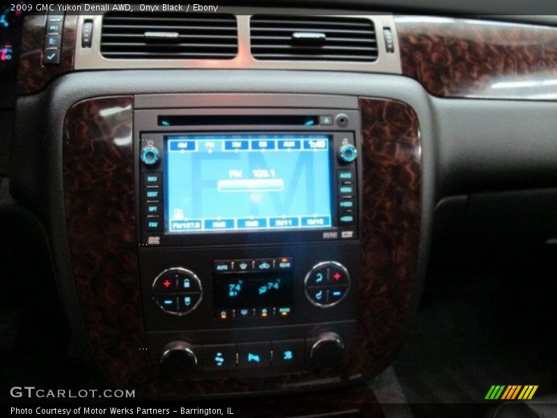 Onyx Black / Ebony 2009 GMC Yukon Denali AWD