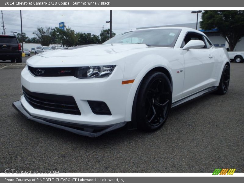 Front 3/4 View of 2014 Camaro Z/28 Coupe