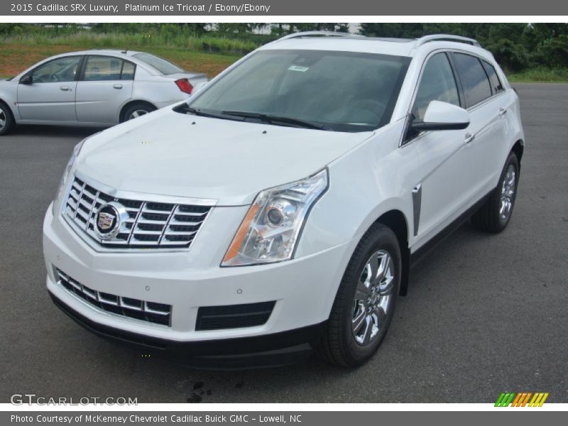Front 3/4 View of 2015 SRX Luxury