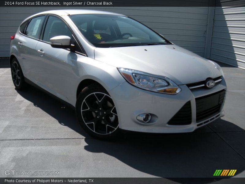Ingot Silver / Charcoal Black 2014 Ford Focus SE Hatchback