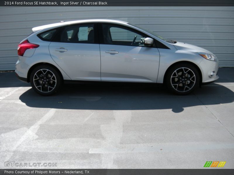 Ingot Silver / Charcoal Black 2014 Ford Focus SE Hatchback