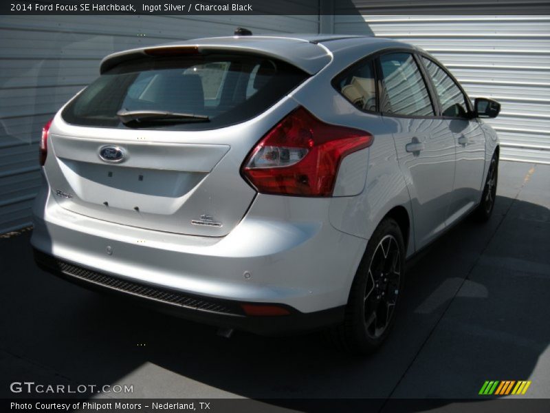 Ingot Silver / Charcoal Black 2014 Ford Focus SE Hatchback