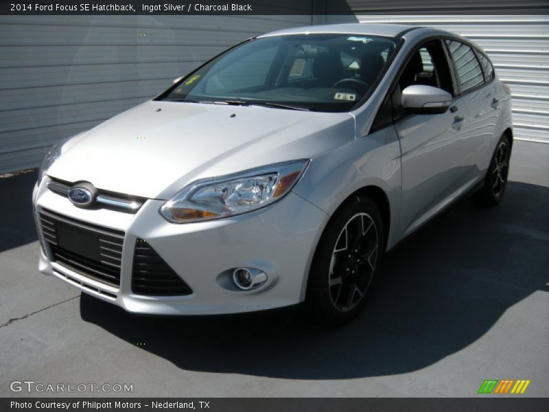 Ingot Silver / Charcoal Black 2014 Ford Focus SE Hatchback