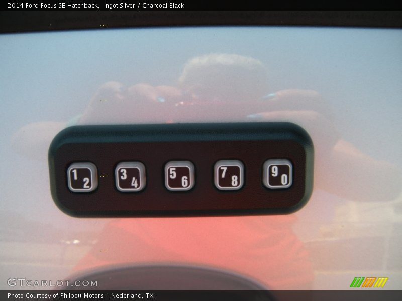 Ingot Silver / Charcoal Black 2014 Ford Focus SE Hatchback