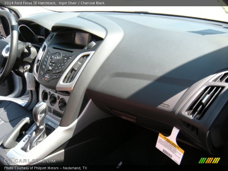 Ingot Silver / Charcoal Black 2014 Ford Focus SE Hatchback