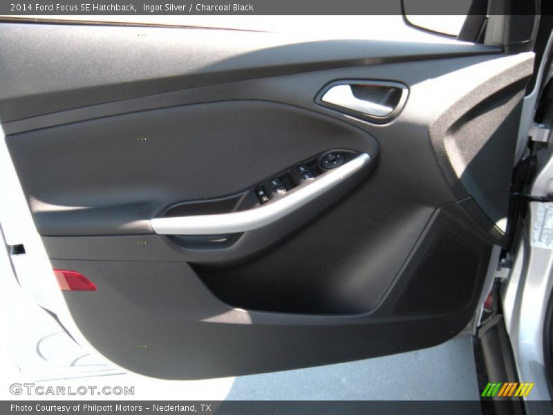 Ingot Silver / Charcoal Black 2014 Ford Focus SE Hatchback