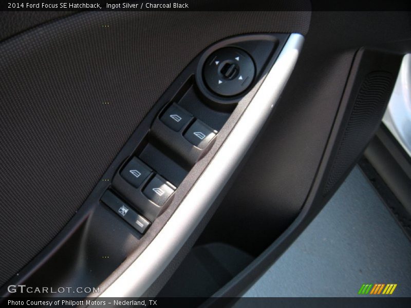 Ingot Silver / Charcoal Black 2014 Ford Focus SE Hatchback