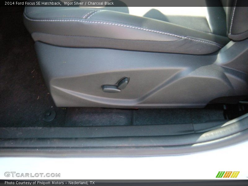 Ingot Silver / Charcoal Black 2014 Ford Focus SE Hatchback
