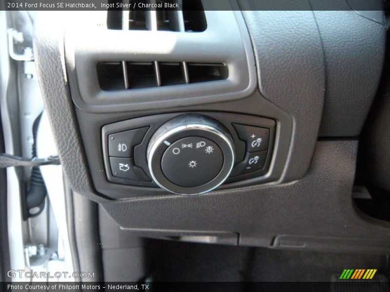 Ingot Silver / Charcoal Black 2014 Ford Focus SE Hatchback