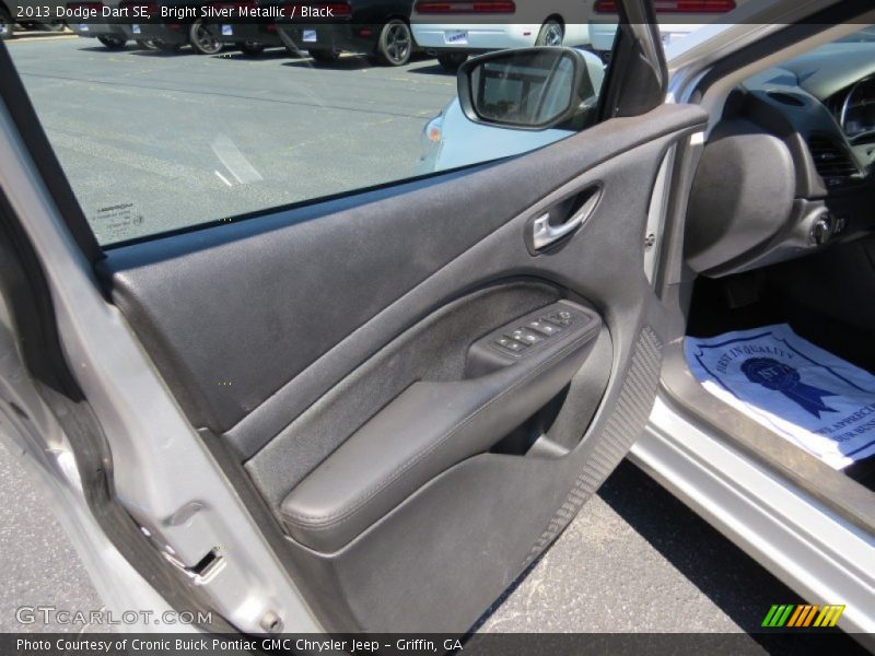Bright Silver Metallic / Black 2013 Dodge Dart SE
