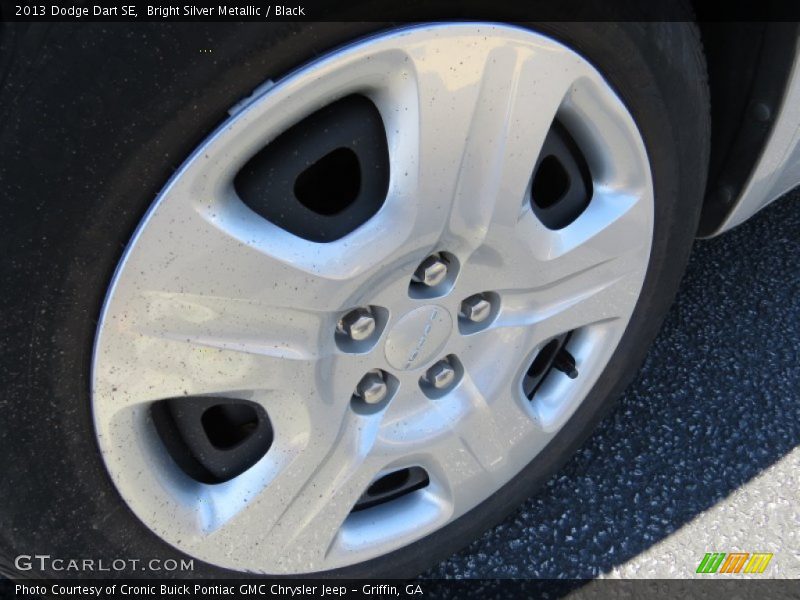 Bright Silver Metallic / Black 2013 Dodge Dart SE
