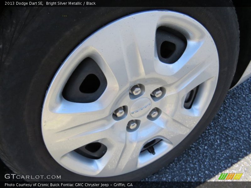 Bright Silver Metallic / Black 2013 Dodge Dart SE