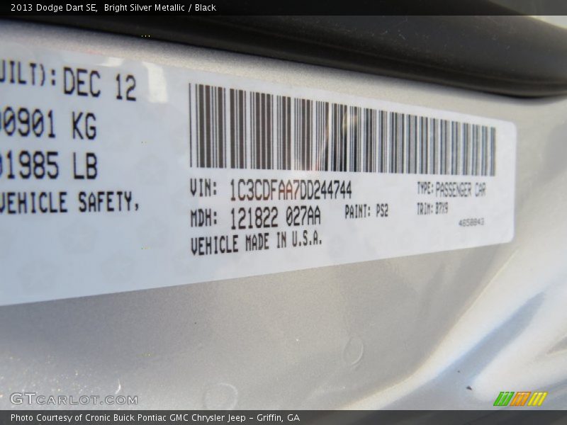 Bright Silver Metallic / Black 2013 Dodge Dart SE
