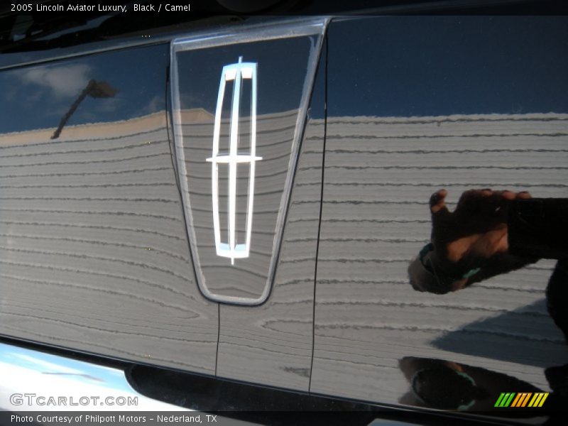 Black / Camel 2005 Lincoln Aviator Luxury