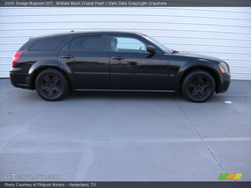 Brilliant Black Crystal Pearl / Dark Slate Gray/Light Graystone 2005 Dodge Magnum SXT