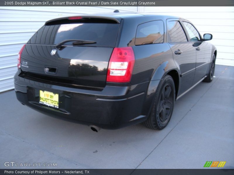 Brilliant Black Crystal Pearl / Dark Slate Gray/Light Graystone 2005 Dodge Magnum SXT