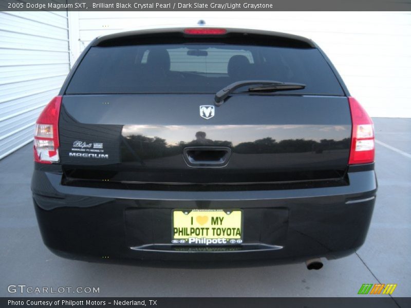 Brilliant Black Crystal Pearl / Dark Slate Gray/Light Graystone 2005 Dodge Magnum SXT