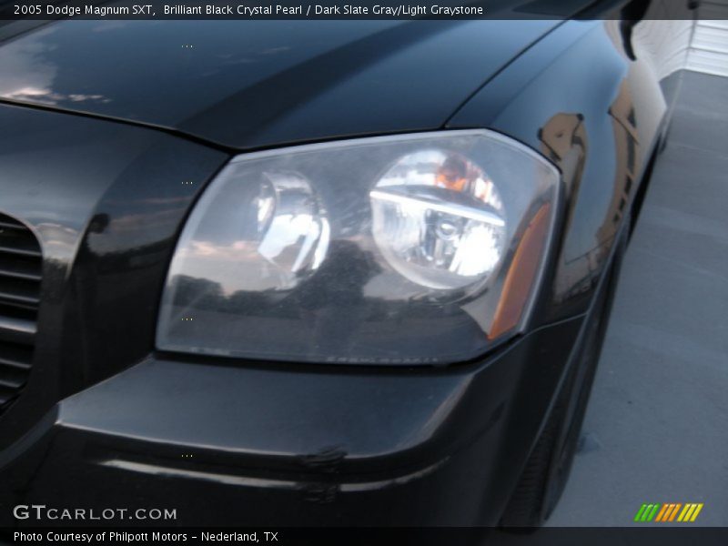 Brilliant Black Crystal Pearl / Dark Slate Gray/Light Graystone 2005 Dodge Magnum SXT
