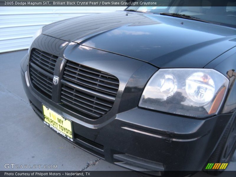 Brilliant Black Crystal Pearl / Dark Slate Gray/Light Graystone 2005 Dodge Magnum SXT