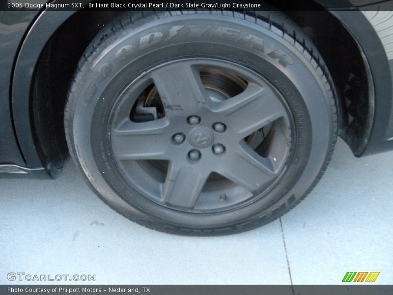 Brilliant Black Crystal Pearl / Dark Slate Gray/Light Graystone 2005 Dodge Magnum SXT