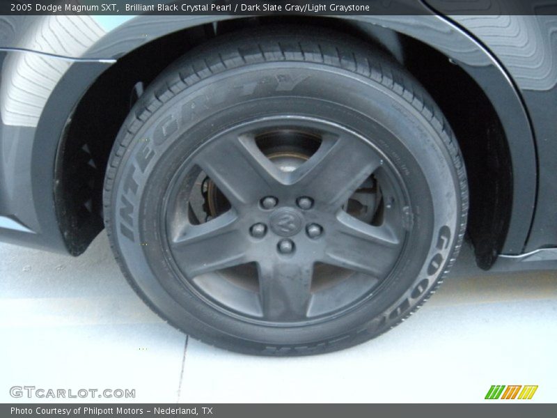 Brilliant Black Crystal Pearl / Dark Slate Gray/Light Graystone 2005 Dodge Magnum SXT