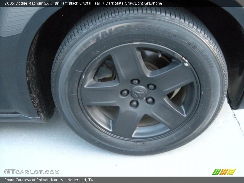 Brilliant Black Crystal Pearl / Dark Slate Gray/Light Graystone 2005 Dodge Magnum SXT