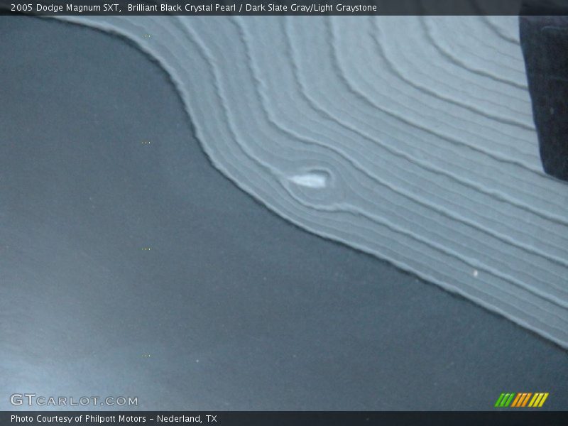 Brilliant Black Crystal Pearl / Dark Slate Gray/Light Graystone 2005 Dodge Magnum SXT