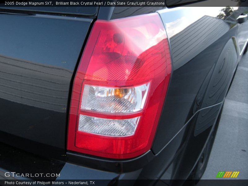 Brilliant Black Crystal Pearl / Dark Slate Gray/Light Graystone 2005 Dodge Magnum SXT