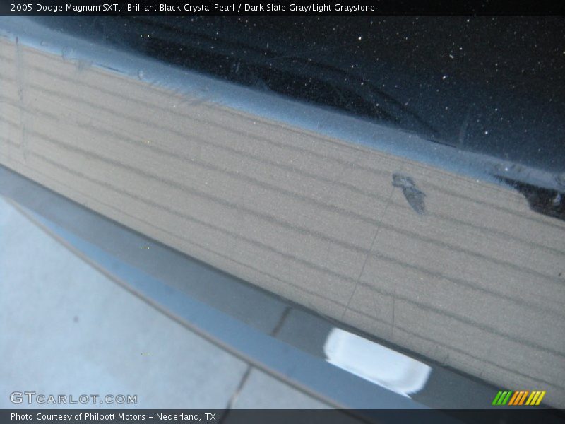 Brilliant Black Crystal Pearl / Dark Slate Gray/Light Graystone 2005 Dodge Magnum SXT