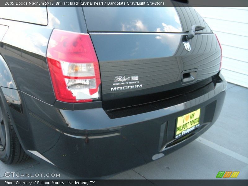 Brilliant Black Crystal Pearl / Dark Slate Gray/Light Graystone 2005 Dodge Magnum SXT