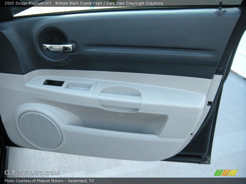 Brilliant Black Crystal Pearl / Dark Slate Gray/Light Graystone 2005 Dodge Magnum SXT
