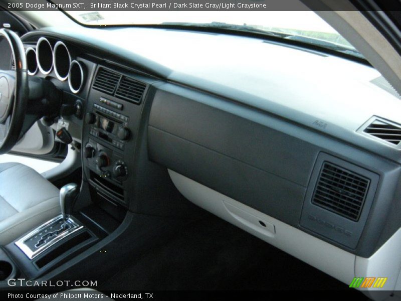 Brilliant Black Crystal Pearl / Dark Slate Gray/Light Graystone 2005 Dodge Magnum SXT