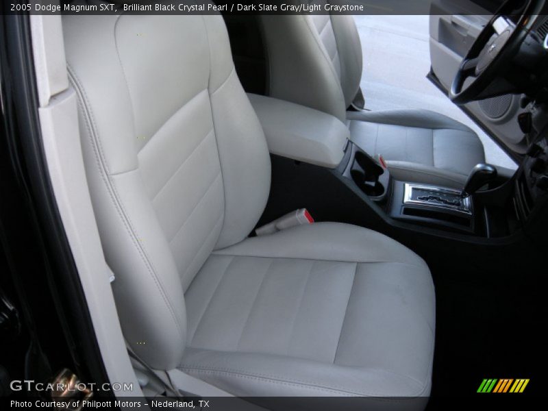 Brilliant Black Crystal Pearl / Dark Slate Gray/Light Graystone 2005 Dodge Magnum SXT
