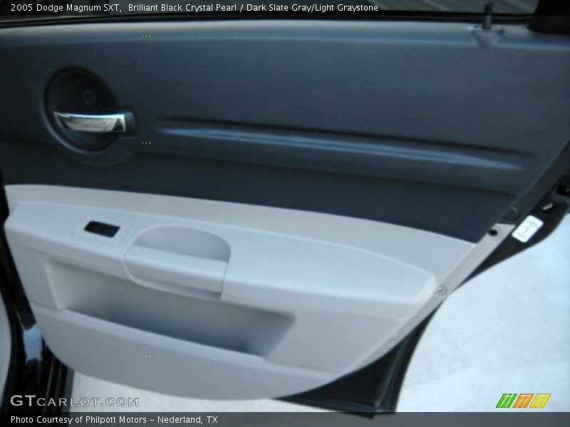Brilliant Black Crystal Pearl / Dark Slate Gray/Light Graystone 2005 Dodge Magnum SXT