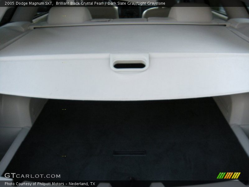 Brilliant Black Crystal Pearl / Dark Slate Gray/Light Graystone 2005 Dodge Magnum SXT