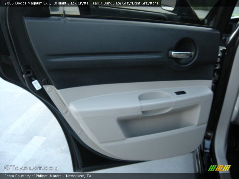 Brilliant Black Crystal Pearl / Dark Slate Gray/Light Graystone 2005 Dodge Magnum SXT