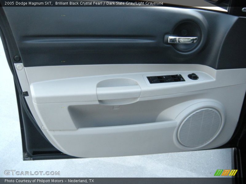 Brilliant Black Crystal Pearl / Dark Slate Gray/Light Graystone 2005 Dodge Magnum SXT
