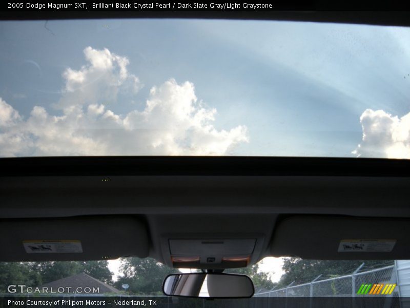 Brilliant Black Crystal Pearl / Dark Slate Gray/Light Graystone 2005 Dodge Magnum SXT