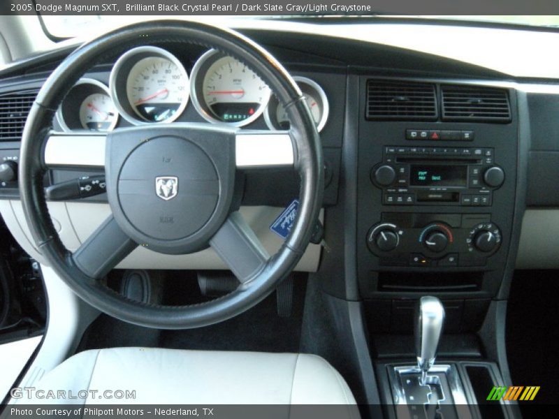 Brilliant Black Crystal Pearl / Dark Slate Gray/Light Graystone 2005 Dodge Magnum SXT