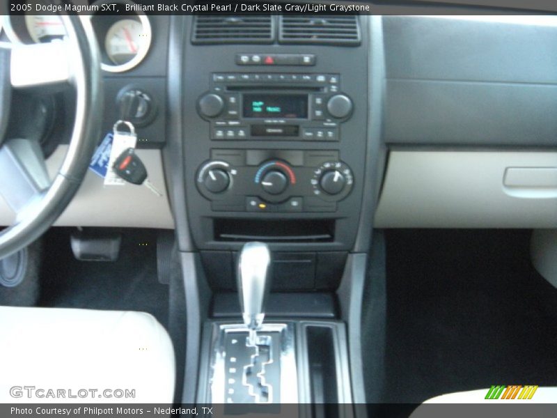 Brilliant Black Crystal Pearl / Dark Slate Gray/Light Graystone 2005 Dodge Magnum SXT