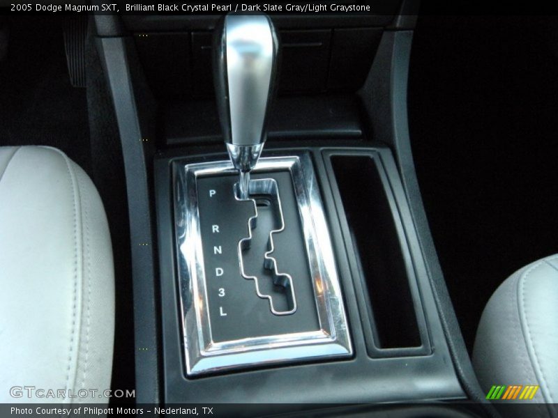 Brilliant Black Crystal Pearl / Dark Slate Gray/Light Graystone 2005 Dodge Magnum SXT