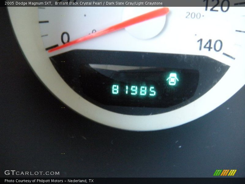 Brilliant Black Crystal Pearl / Dark Slate Gray/Light Graystone 2005 Dodge Magnum SXT