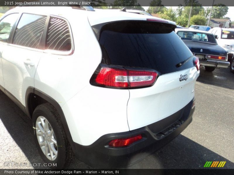 Bright White / Black 2015 Jeep Cherokee Latitude