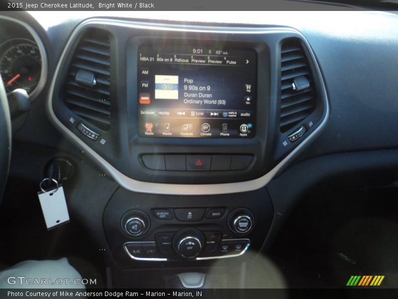 Bright White / Black 2015 Jeep Cherokee Latitude