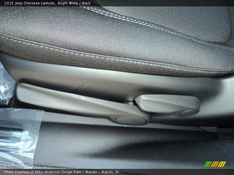 Bright White / Black 2015 Jeep Cherokee Latitude