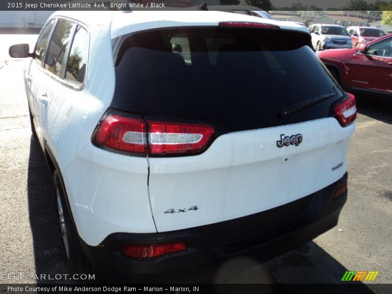 Bright White / Black 2015 Jeep Cherokee Latitude 4x4