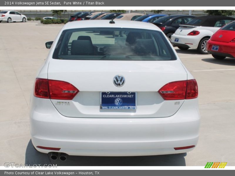 Pure White / Titan Black 2014 Volkswagen Jetta SE Sedan