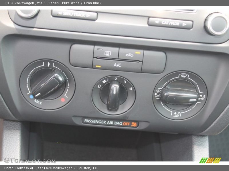Pure White / Titan Black 2014 Volkswagen Jetta SE Sedan